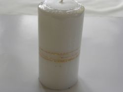 bílá se zlatým zdobením