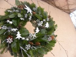 přírodní bílostříbrný