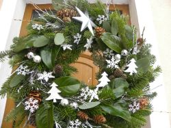 přírodní bílostříbrný