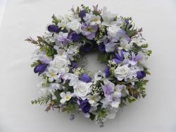 něžný ....jarní věneček