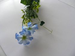 drobné kytí modré