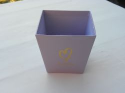 květinový box fialkový